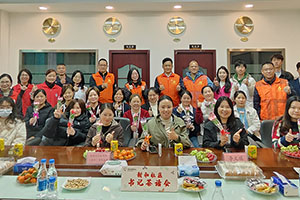 福城街道新和社区莅临榴莲网站在线观看化妆用品（深圳）有限公司开展“巾帼绽放.妇女权益保护法介绍”书记茶话会。