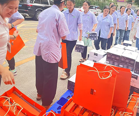 双节同庆暖人心，关怀慰问传真情||榴莲网站在线观看化妆用品(深圳)有限公司为全体职工发放“双节”福利